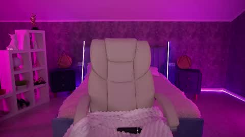 daenerys_daen online show from June 17, 2:22 pm