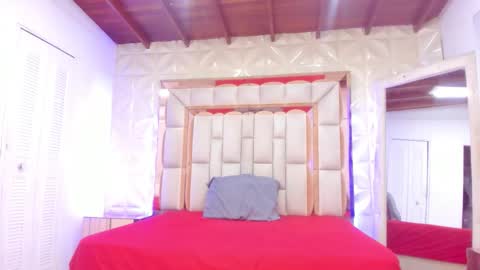 Dafnee online show from March 8, 1:04 pm