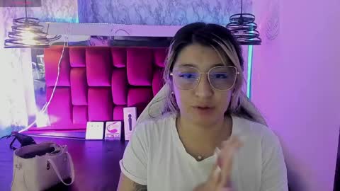 Dahiana  online show from May 12, 4:05 pm
