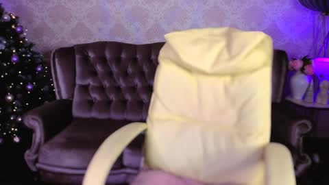 daisydelight_ online show from December 15, 10:39 pm