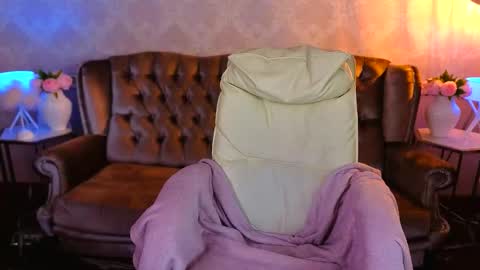 daisydelight_ online show from March 6, 3:11 pm