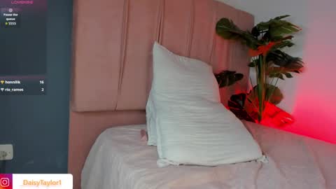 Snapshot of daisytaylor_ chatting on September 9, 1:33 pm Daisy online show from September 9, 1:33 pm