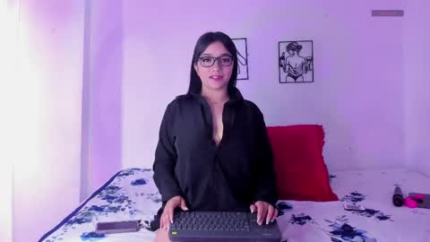 dakostelee1_ online show from April 16, 4:29 pm