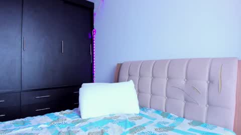 Snapshot of dakostelee1_ chatting on March 7, 6:11 pm dakostelee1_ online show from March 7, 6:11 pm