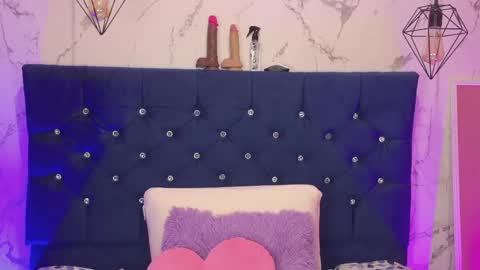 dakotaa_johnson online show from May 15, 11:56 pm