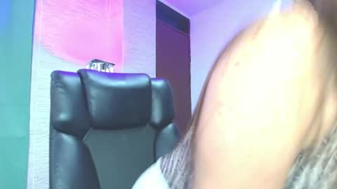 Snapshot of dakotarobbins_ chatting on October 5, 3:26 am dakotarobbins_ online show from October 5, 3:26 am