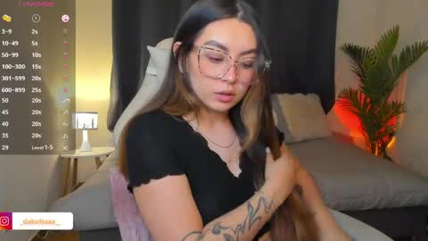 dakottaa__ online show from April 13, 11:42 pm