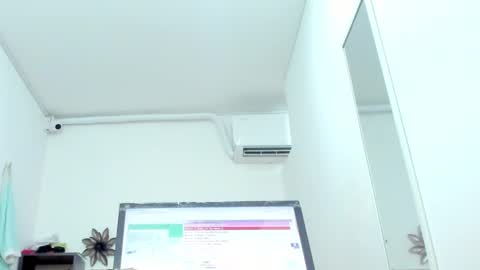  Ren  online show from February 27, 6:57 am