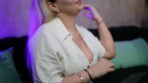  Dalia  online show from April 17, 8:22 pm