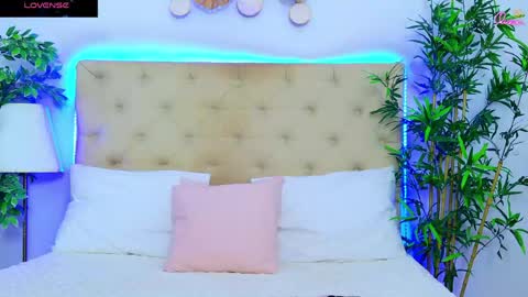 daliyaa_ online show from April 17, 11:56 am