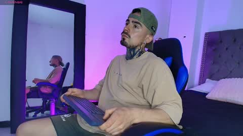 Dallas whitee online show from April 2, 6:04 pm