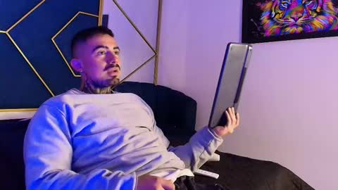 Dallas whitee online show from March 23, 12:43 pm