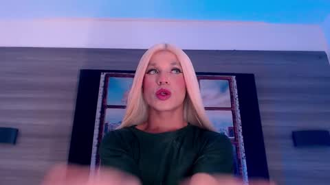 Snapshot of damara_ochoa chatting on October 3, 5:59 am online show from October 3, 5:59 am