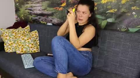 Snapshot of damedefeu chatting on October 13, 12:29 pm damedefeu online show from October 13, 12:29 pm