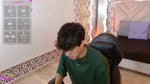 damian_tay online show from April 17, 11:34 am