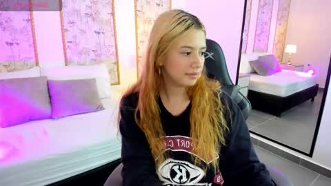 D A N I A online show from November 1, 3:07 am