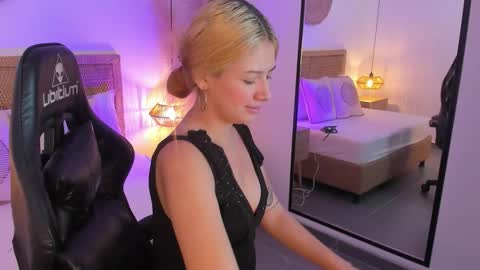 D A N I A online show from October 11, 11:59 am