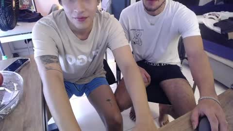 daniel_velez26 online show from April 18, 7:18 pm