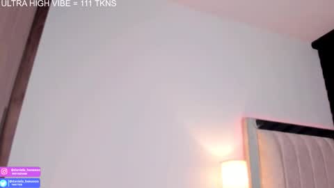  independent model   online show from September 30, 11:15 pm