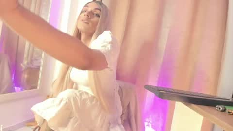 danielamay00 online show from July 12, 9:45 am
