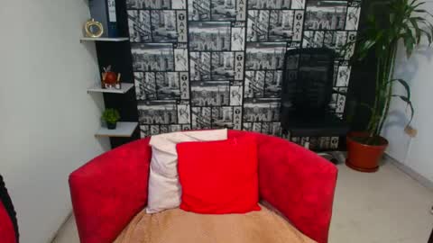 danielamonroe online show from May 14, 1:04 am