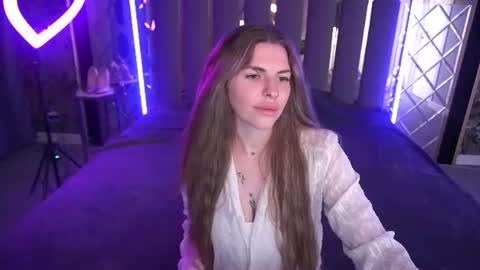 danielareign online show from June 13, 12:37 pm