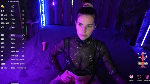 danielareign online show from November 18, 2:53 pm