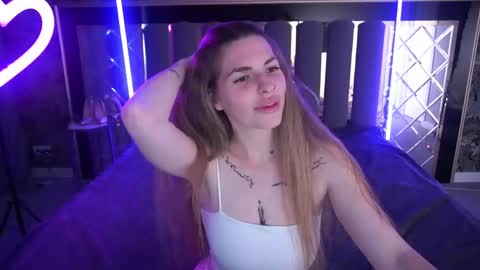 danielareign online show from June 9, 12:38 pm