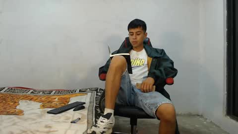 danielitopapii online show from September 24, 5:03 am