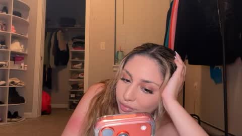 daniellarae1 online show from May 5, 5:14 am
