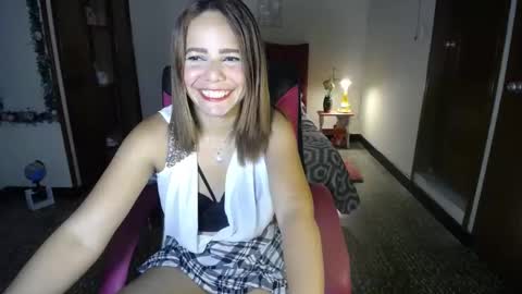 Snapshot of danielle_rose_ chatting on March 6, 4:28 pm Angie online show from March 6, 4:28 pm