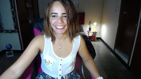 Snapshot of danielle_rose_ chatting on February 17, 6:06 pm Angie online show from February 17, 6:06 pm