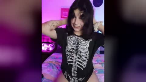 daniellesins1 online show from June 24, 10:33 am
