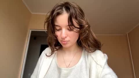 Mia online show from November 9, 7:23 am