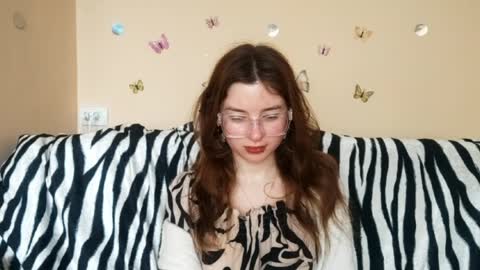 Mia online show from April 26, 1:09 pm