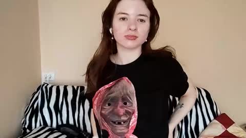 Mia online show from March 17, 7:24 am