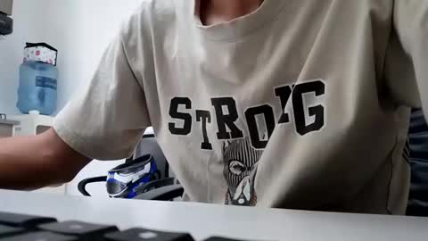 Darwin Daniel Segura Parra online show from March 31, 3:45 pm