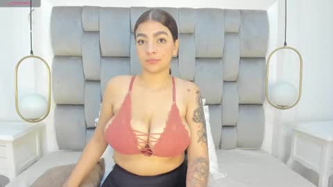 Snapshot of danna__ortiz chatting on February 21, 11:44 am Danna online show from February 21, 11:44 am