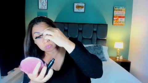 Hilary online show from November 3, 12:33 am