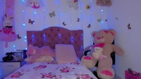 Danna Sofia jeins online show from April 5, 5:21 pm