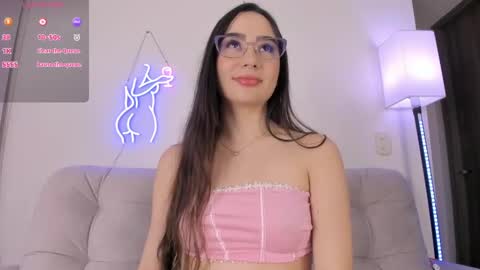 Snapshot of dannate1 chatting on December 20, 12:19 am danna  online show from December 20, 12:19 am