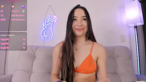 Snapshot of dannate1 chatting on December 4, 12:46 am danna  online show from December 4, 12:46 am