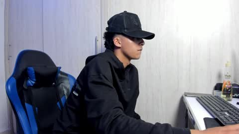 dante_martinez1 online show from April 9, 8:36 pm