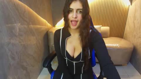 Snapshot of dany_r_ chatting on October 24, 1:45 pm Dany online show from October 24, 1:45 pm