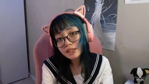 danyelleeyermann online show from April 15, 1:25 pm