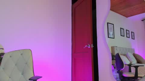 Antonella Mora online show from September 11, 7:15 pm