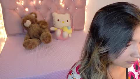 Snapshot of daphne_little chatting on October 19, 12:37 am daphne_little online show from October 19, 12:37 am