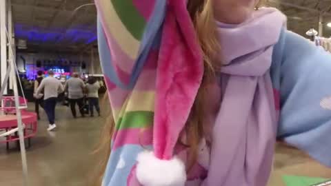 Snapshot of daphnemadison chatting on December 8, 7:32 pm Daphne Madison online show from December 8, 7:32 pm