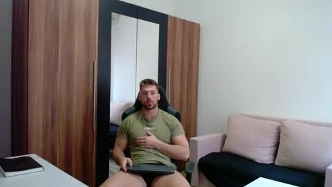 darius_94 online show from April 23, 4:42 am