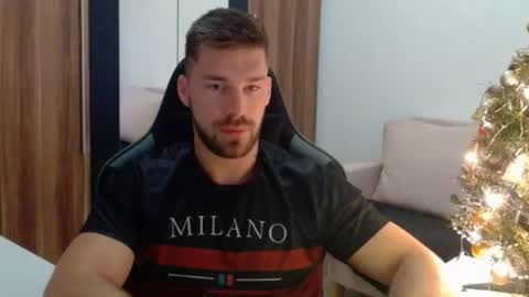 darius_94 online show from December 14, 7:03 am